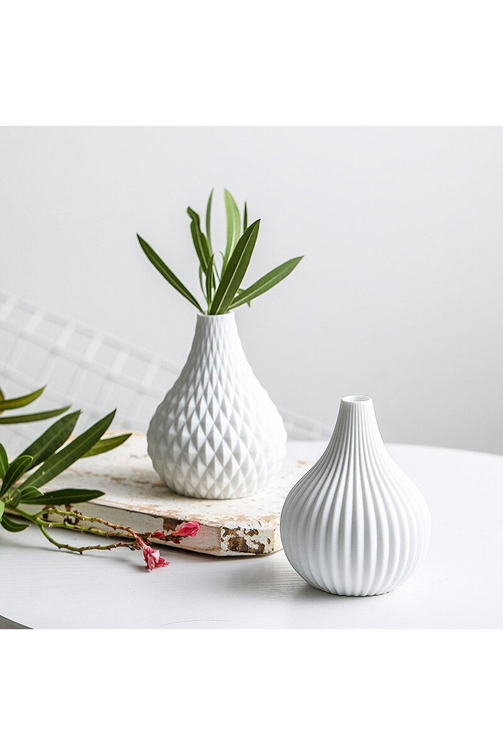 Lisslune | white matte vases