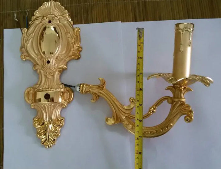 Lisslune | RegalGlow - Baroque Wall Lamp in Gold with Crystal Accents