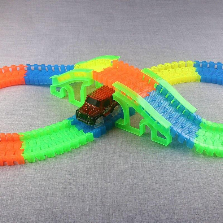 Lisslune | Magic glowing racetrack including car