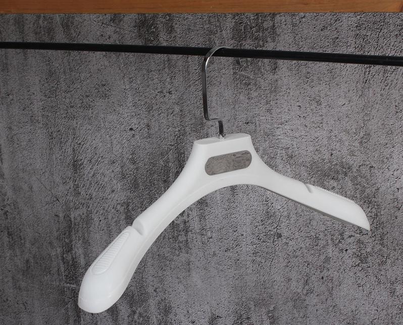 Lisslune | Premium plastic hangers: The ultimate solution for clothing storage