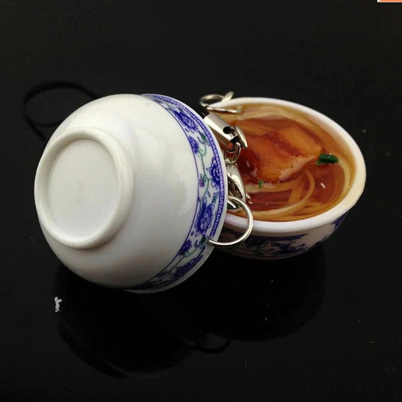 Lisslune | Charming porcelain noodle bowl keychain – Playful food accessory