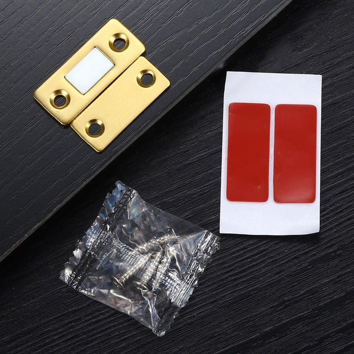 Lisslune | Self-adhesive magnetic door closer