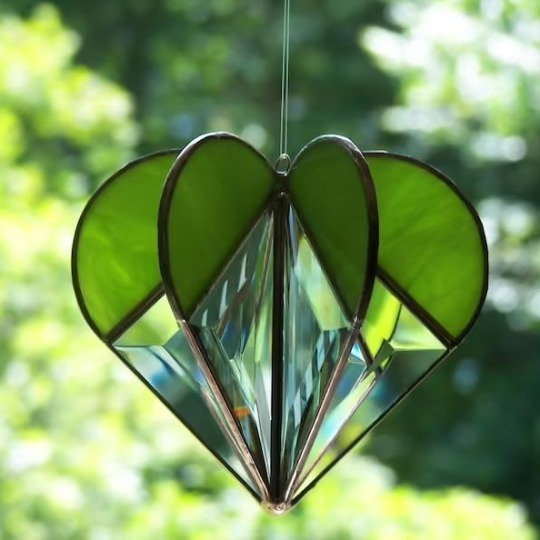 Lisslune | Handcrafted Heart-Shaped Sun Catcher Made of Stained Glass