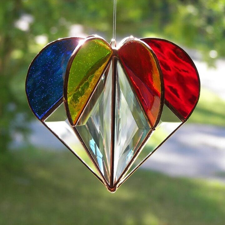 Lisslune | Handcrafted Heart-Shaped Sun Catcher Made of Stained Glass