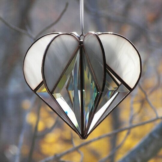 Lisslune | Handcrafted Heart-Shaped Sun Catcher Made of Stained Glass