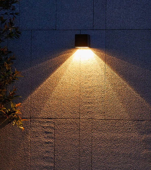 Lisslune | GlowBeam – Elegant Outdoor Wall Lamp for Mood Lighting