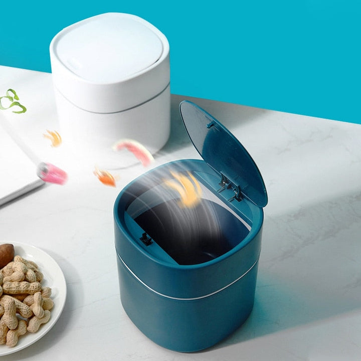 Lisslune | Office Wizard Mini Desktop Trash Can