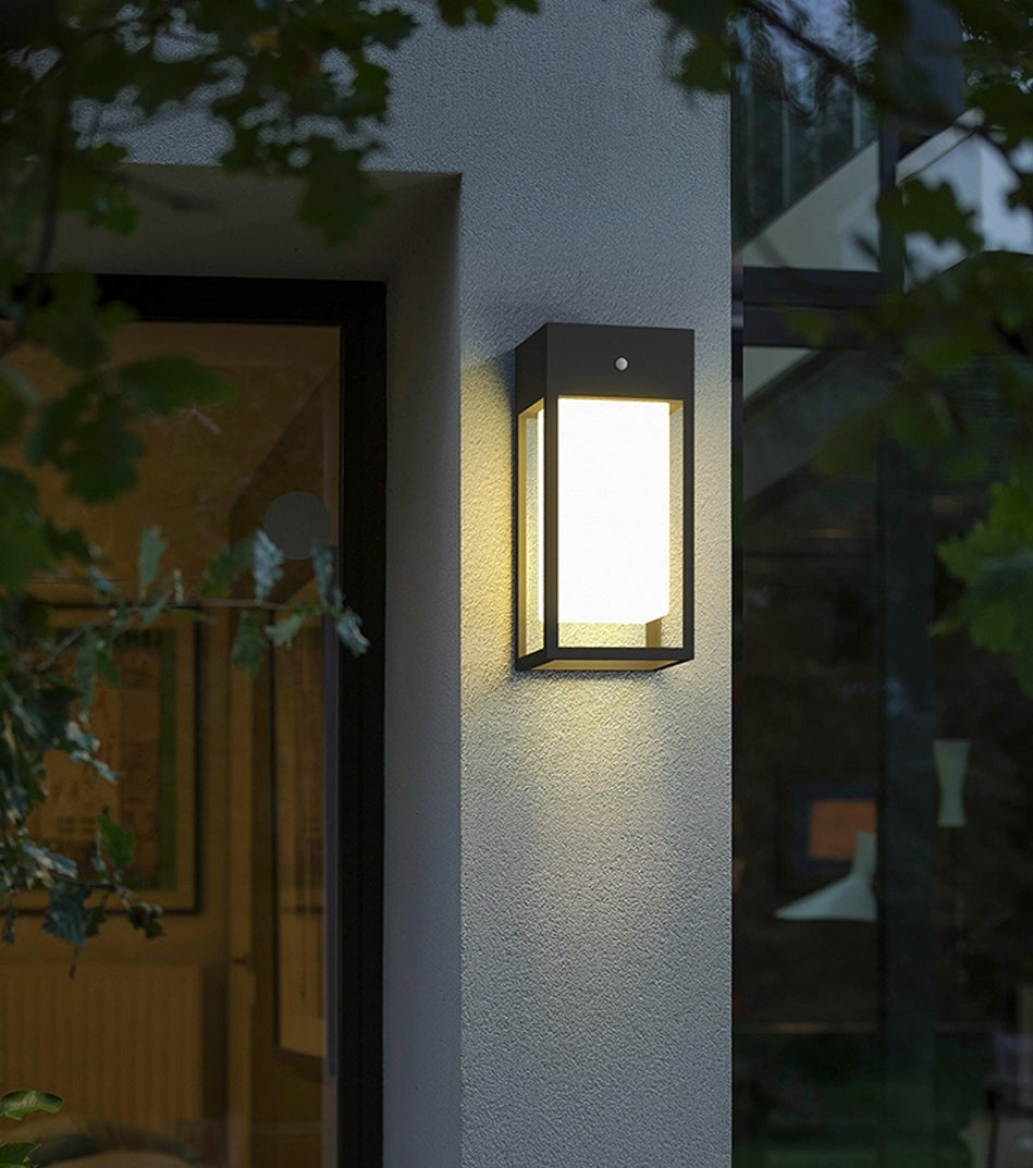 Lisslune | SolarAura – Smart Solar Wall Lamp for the Garden