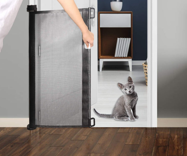 Lisslune | SafeStretch – Retractable Safety Gate for Babies & Pets | Indoor & Outdoor Use