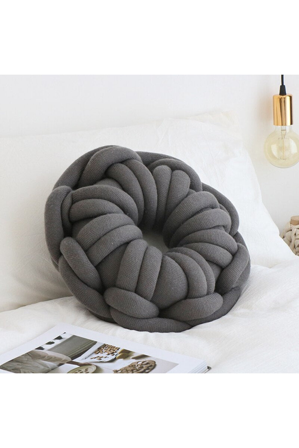 Lisslune | Yarn Knot Pillow