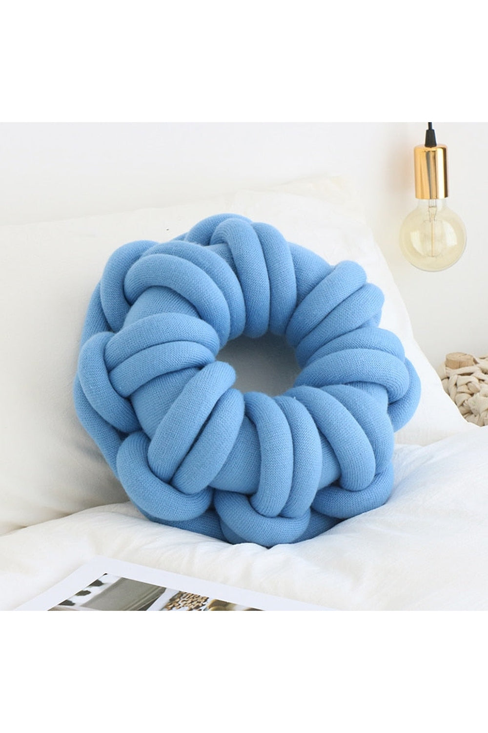 Lisslune | Yarn Knot Pillow