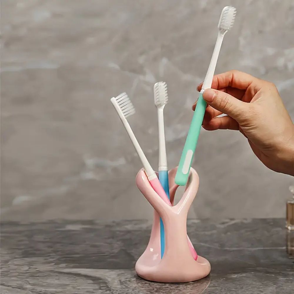 Lisslune | Heart-Shaped Ceramic Toothbrush Holder