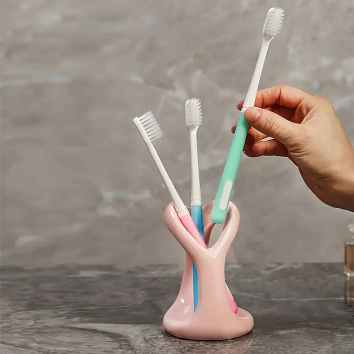 Lisslune | Heart-Shaped Ceramic Toothbrush Holder