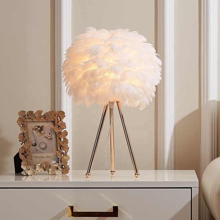 Lisslune | Table Lamp - FeatherLux - Dimmable Light - Elegant Feather Design