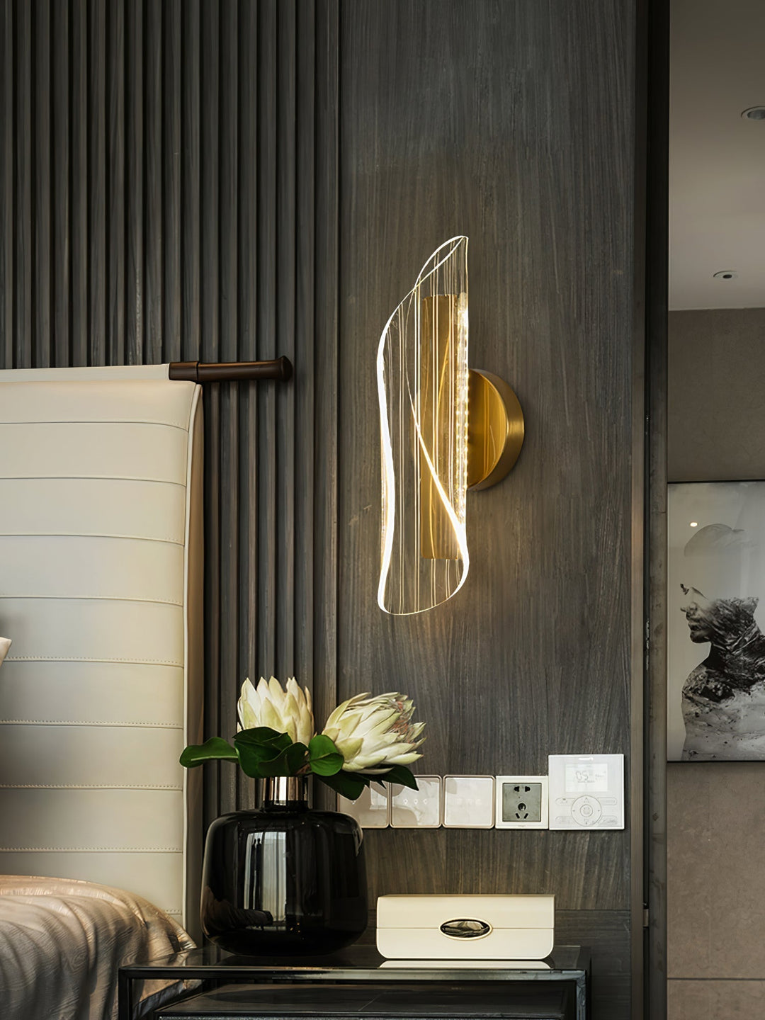 Lisslune | CrystalAura – Sparkling Crystal Wall Light for Glamorous Touch