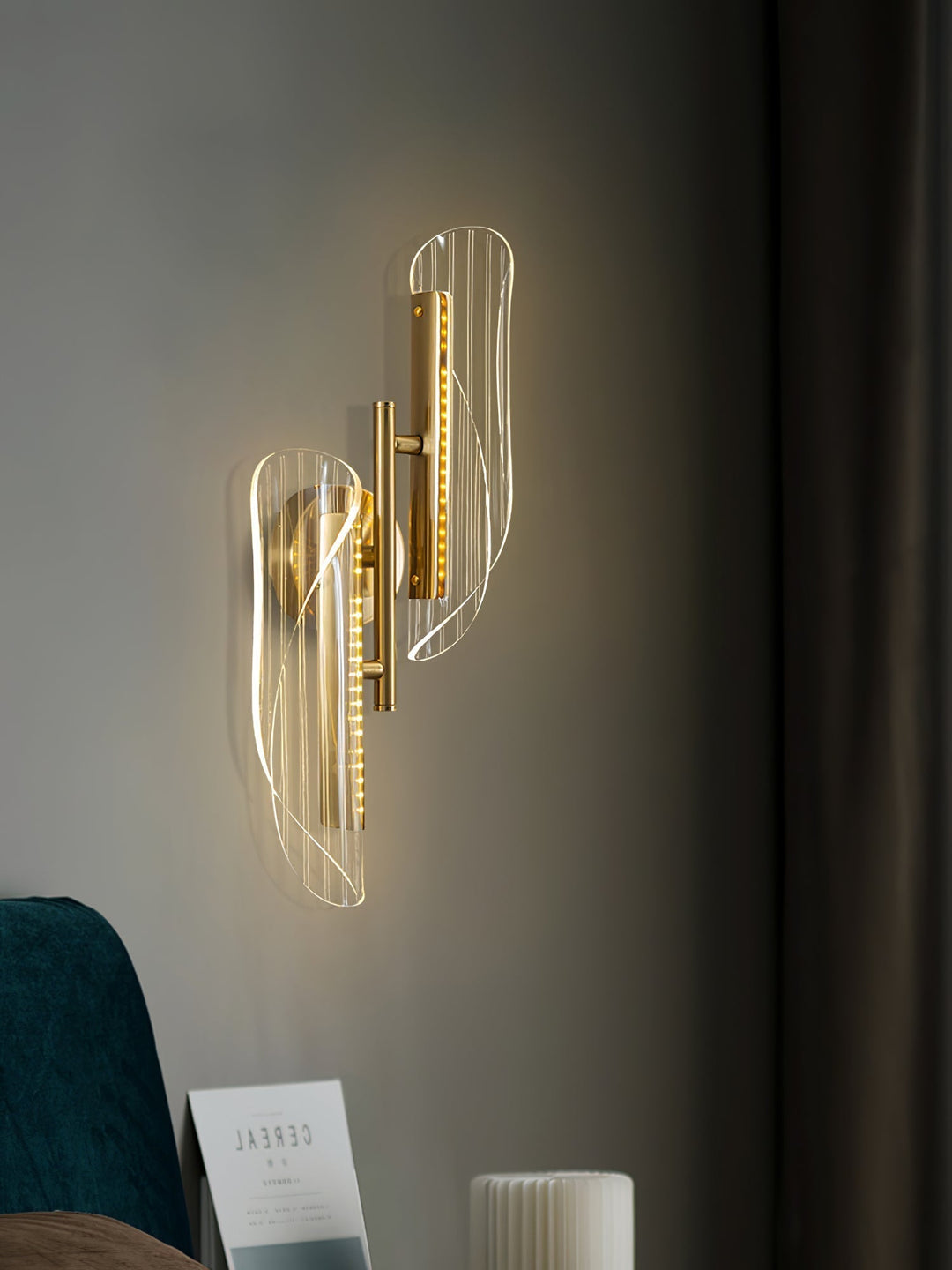 Lisslune | CrystalAura – Sparkling Crystal Wall Light for Glamorous Touch
