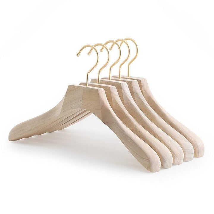 Lisslune | Luxurious cedarwood hanger with Japanese aesthetics for high-quality garment organization