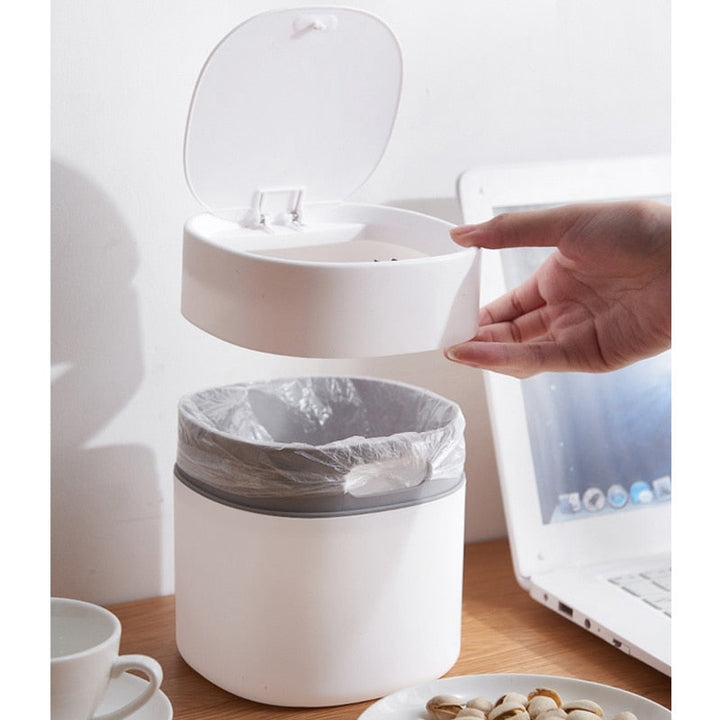 Lisslune | Office Wizard Mini Desktop Trash Can