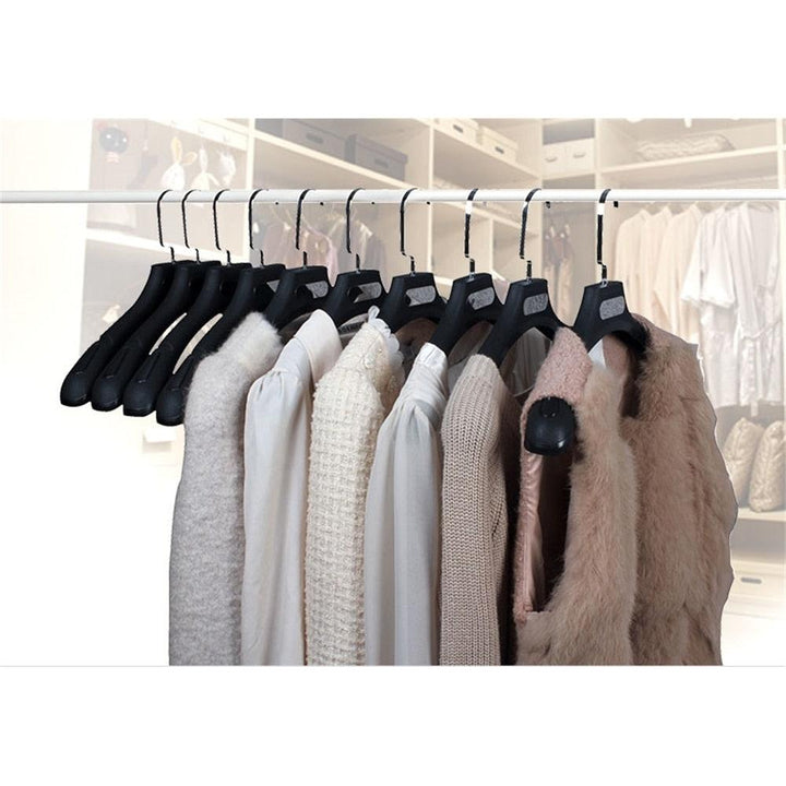 Lisslune | Premium plastic hangers: The ultimate solution for clothing storage