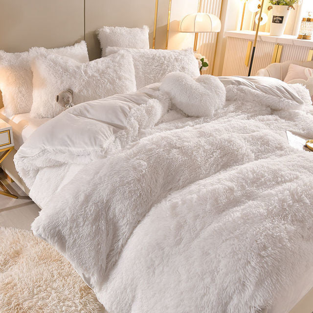 Lisslune | DreamWeave Luxe Bedding Set – Includes Free Heart-Shaped Pillow