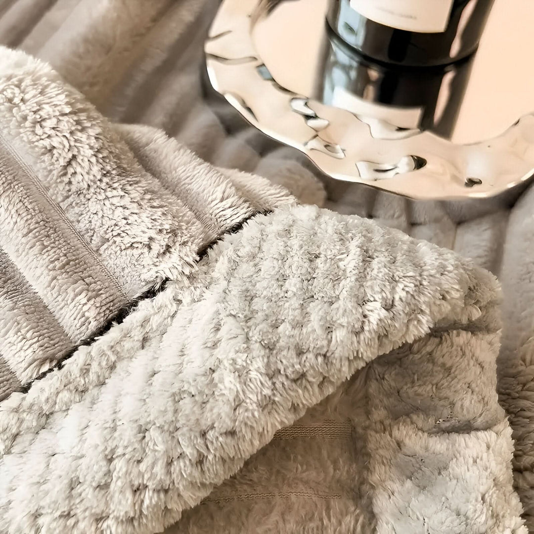 Lisslune | FLUFFIQUE - Premium Fluffy Cuddle Blanket
