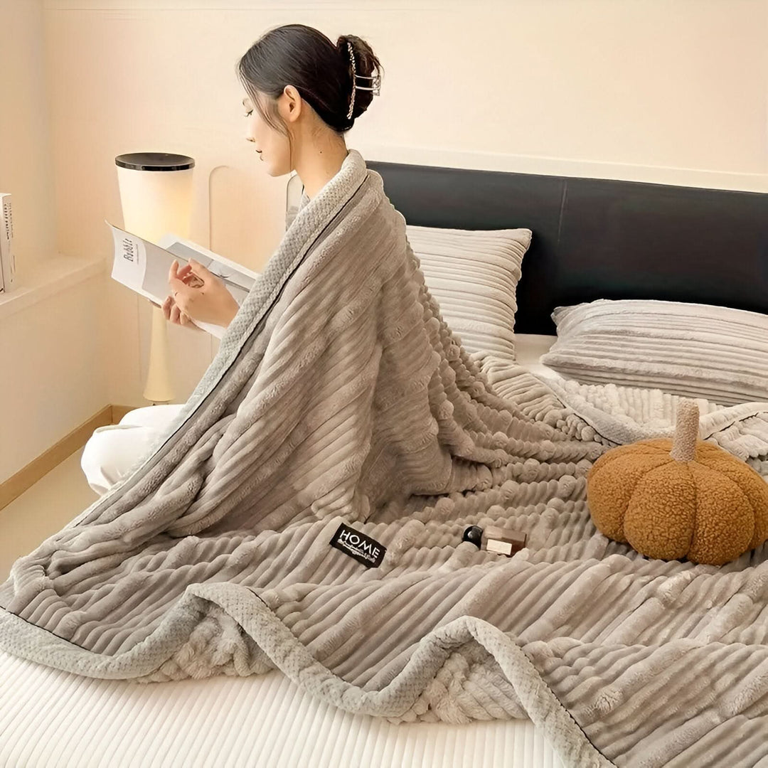 Lisslune | FLUFFIQUE - Premium Fluffy Cuddle Blanket