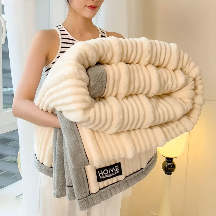 Lisslune | FLUFFIQUE - Premium Fluffy Cuddle Blanket
