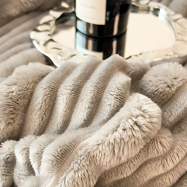 Lisslune | FLUFFIQUE - Premium Fluffy Cuddle Blanket
