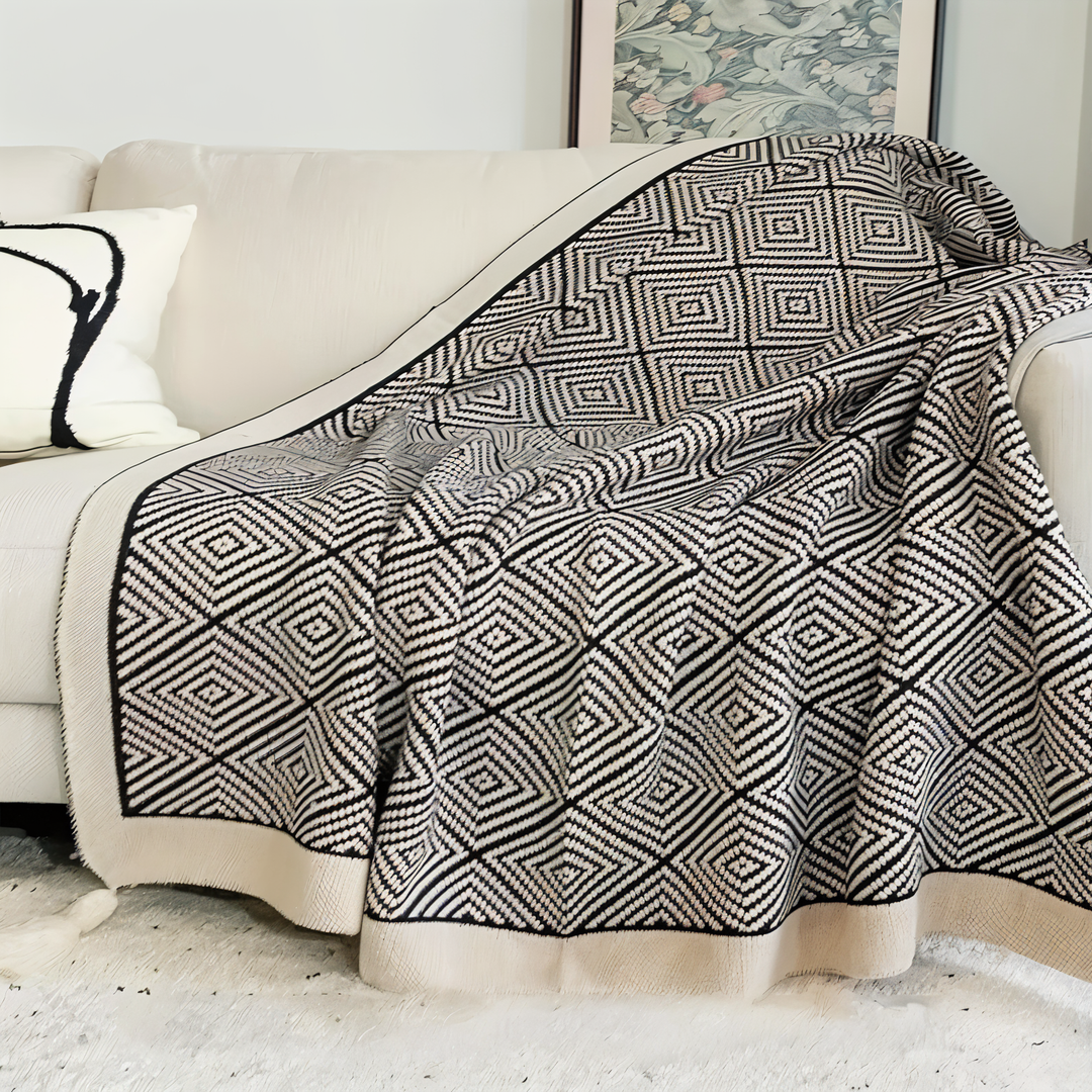 Lisslune | POLYSTRIPE – Cozy Black-White Geometric Fleece Blanket