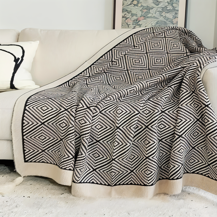 Lisslune | POLYSTRIPE – Cozy Black-White Geometric Fleece Blanket