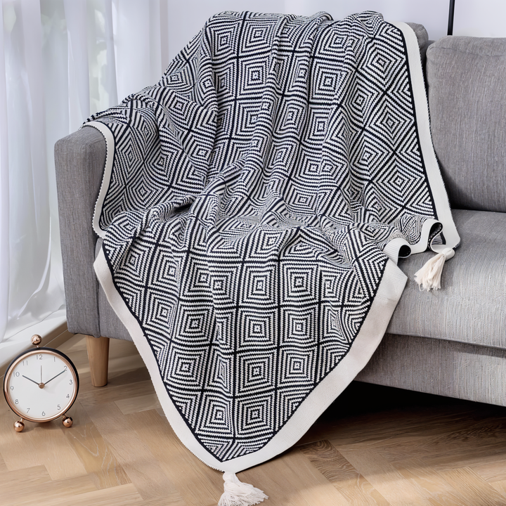 Lisslune | POLYSTRIPE – Cozy Black-White Geometric Fleece Blanket