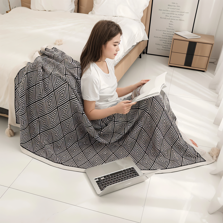 Lisslune | POLYSTRIPE – Cozy Black-White Geometric Fleece Blanket