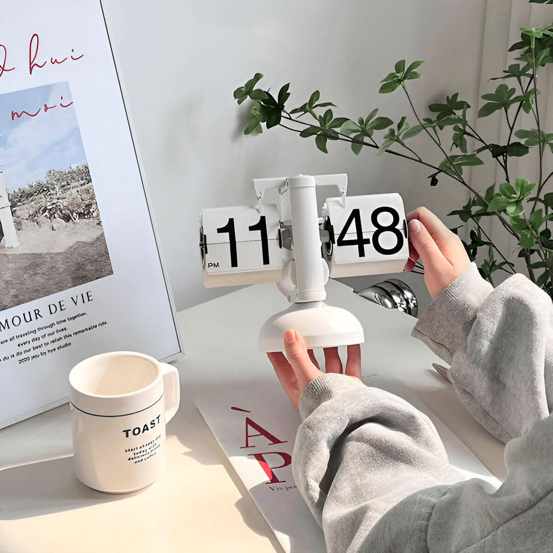 Lisslune | Minimalist Flip Clock Automatic Retro Desk Clock