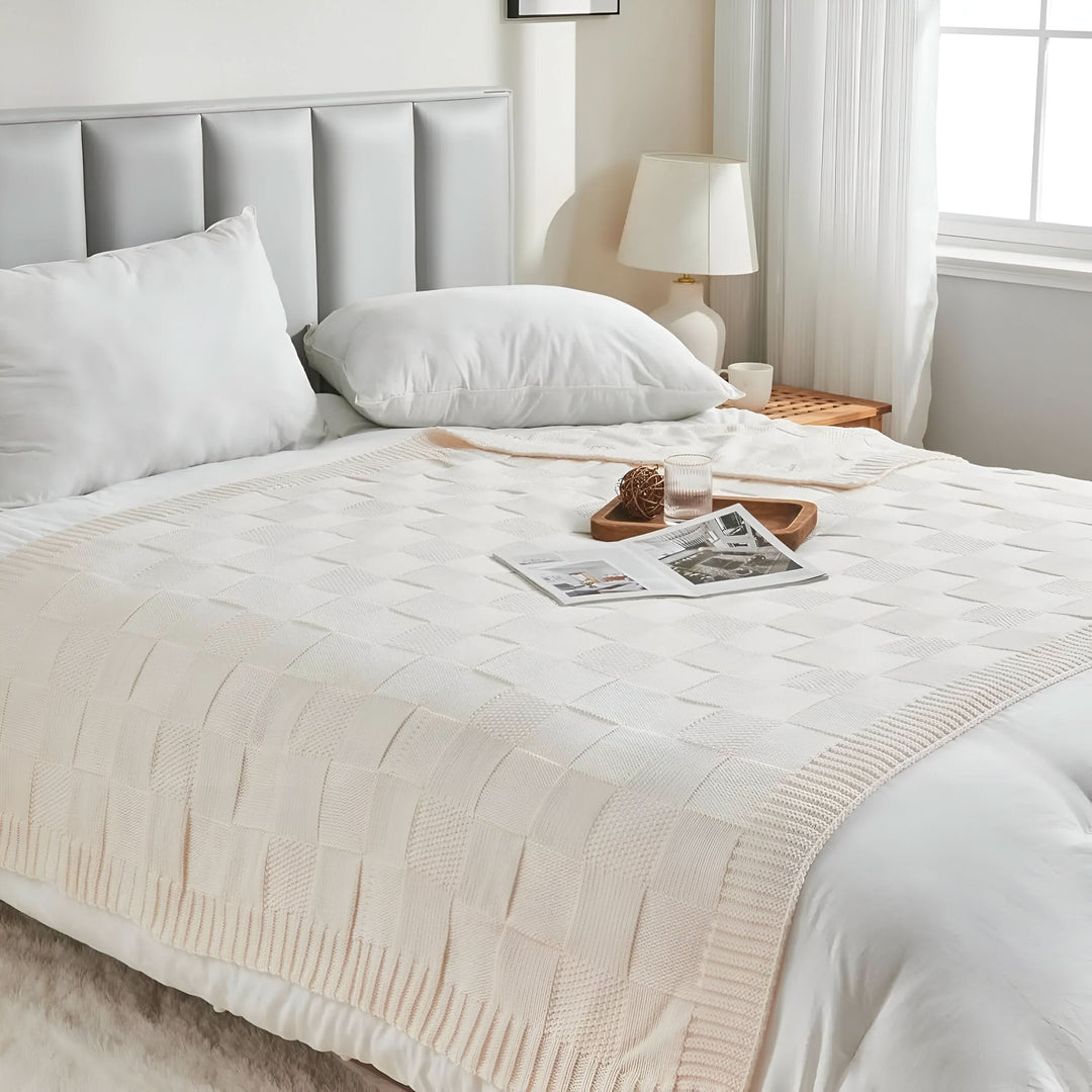 Lisslune | MONOSTRIPE – Minimalistic knit blanket