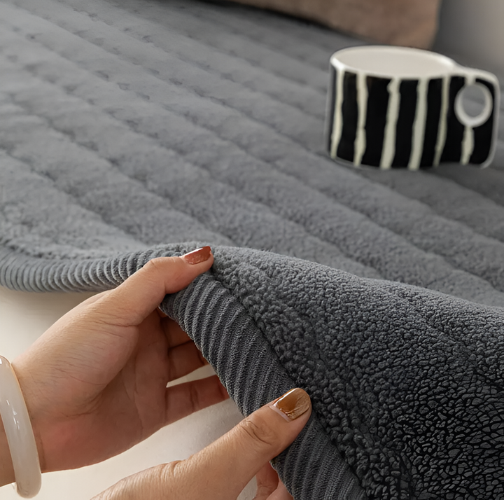 Lisslune | PolyesPlush Sofa Cover – Non‑Slip Pet‑Friendly Couch Protector
