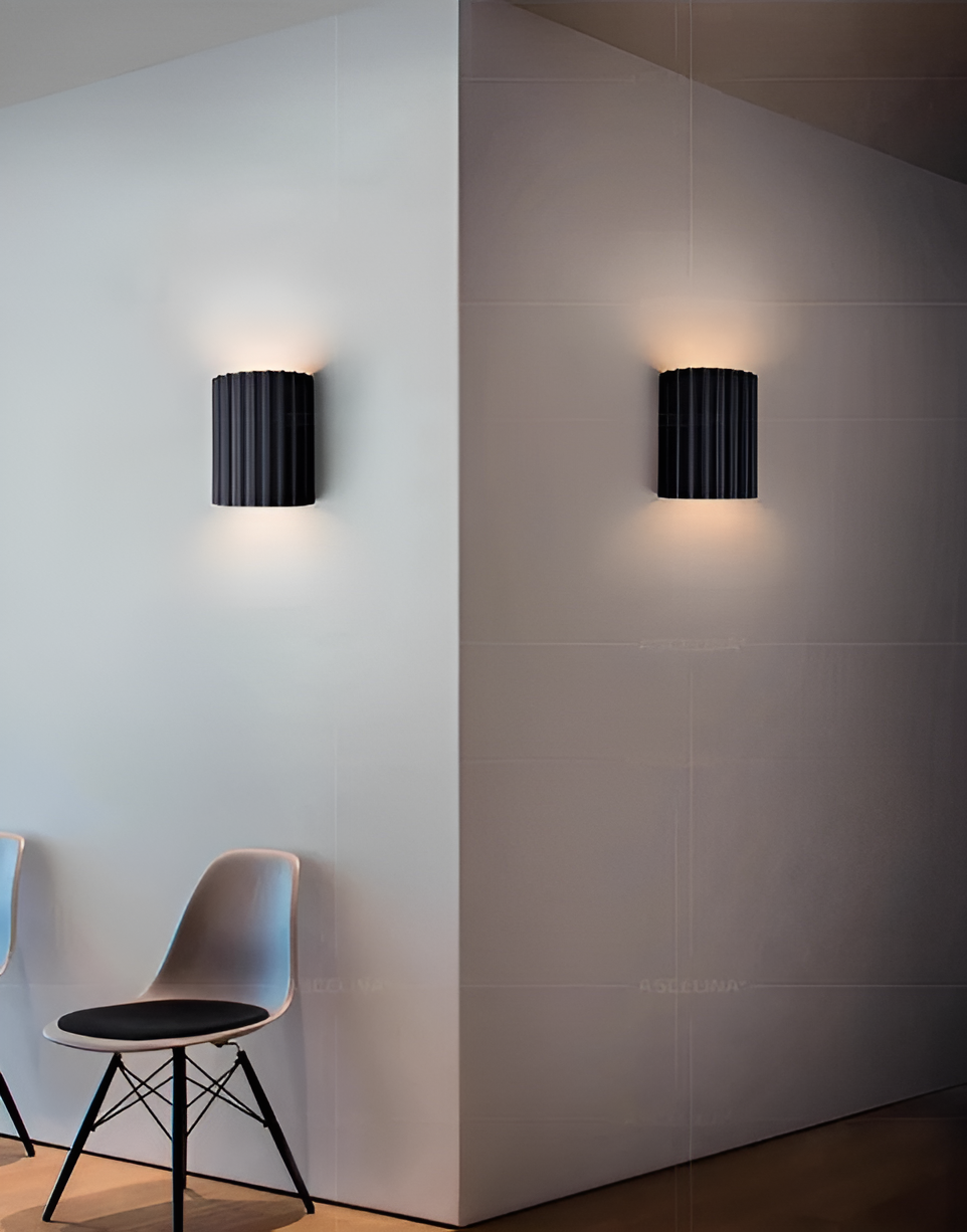Lisslune | Striped LED wall light made of resin for a modern Nordic atmosphere