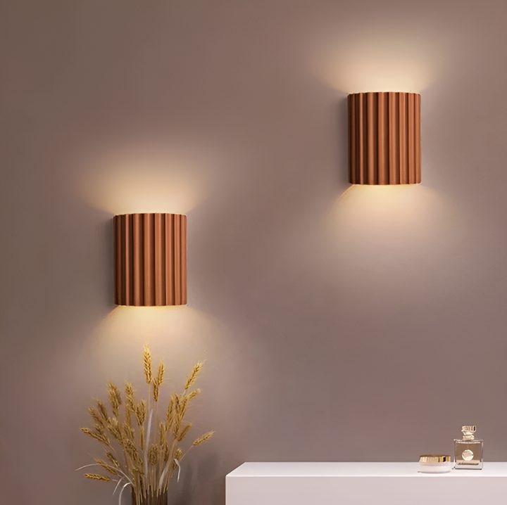 Lisslune | Striped LED wall light made of resin for a modern Nordic atmosphere