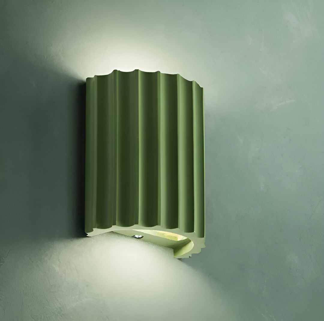 Lisslune | Striped LED wall light made of resin for a modern Nordic atmosphere
