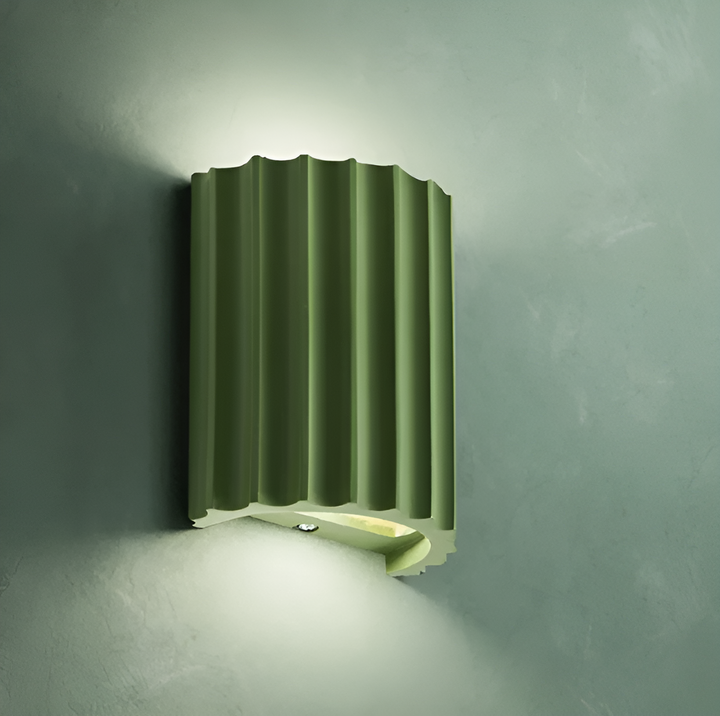 Lisslune | Striped LED wall light made of resin for a modern Nordic atmosphere