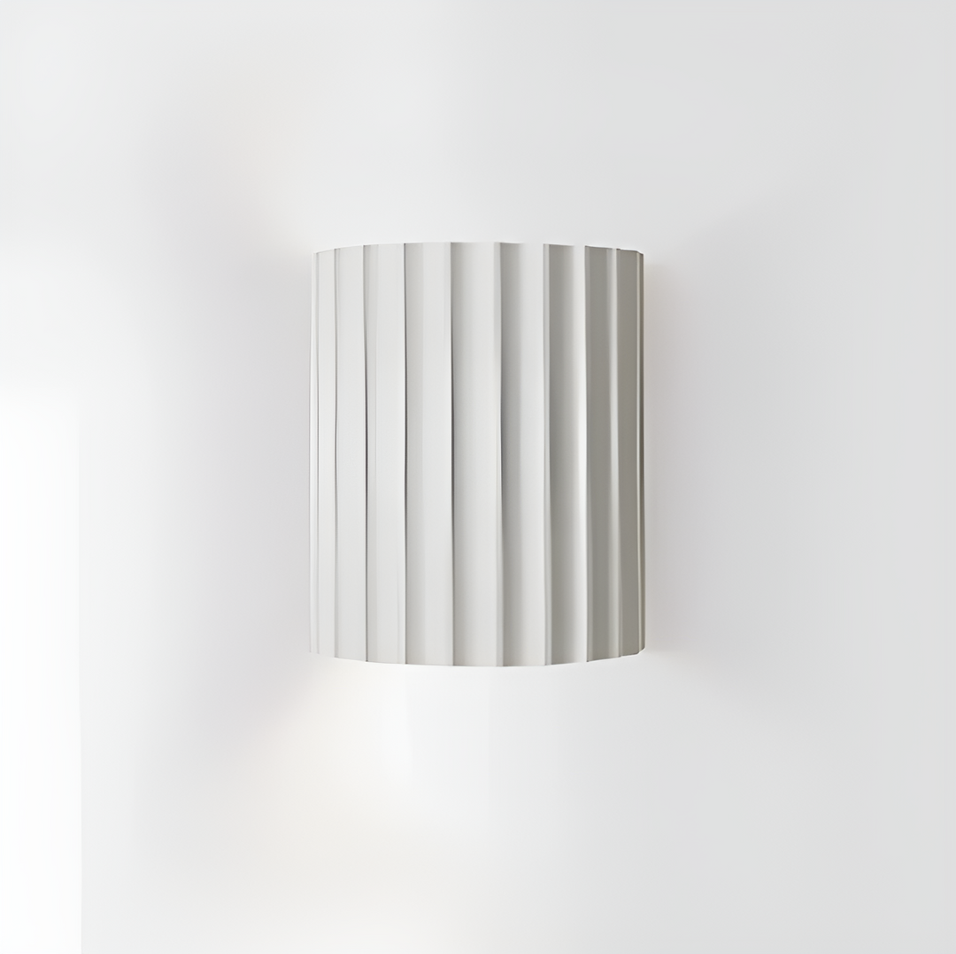 Lisslune | Striped LED wall light made of resin for a modern Nordic atmosphere