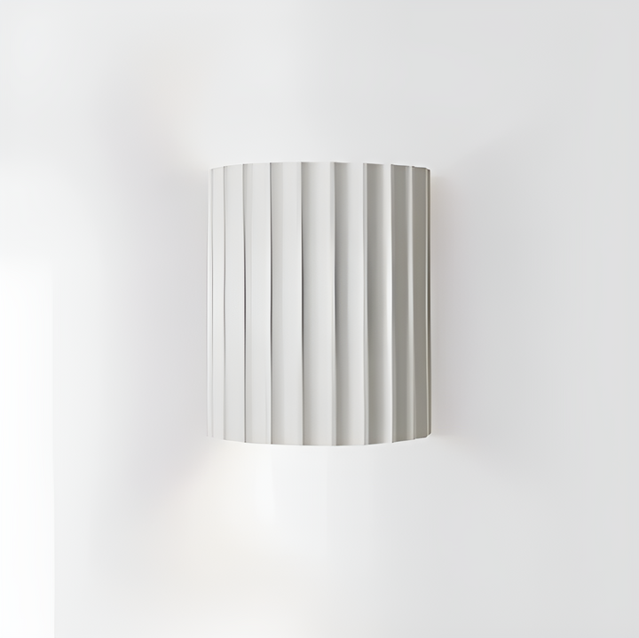 Lisslune | Striped LED wall light made of resin for a modern Nordic atmosphere