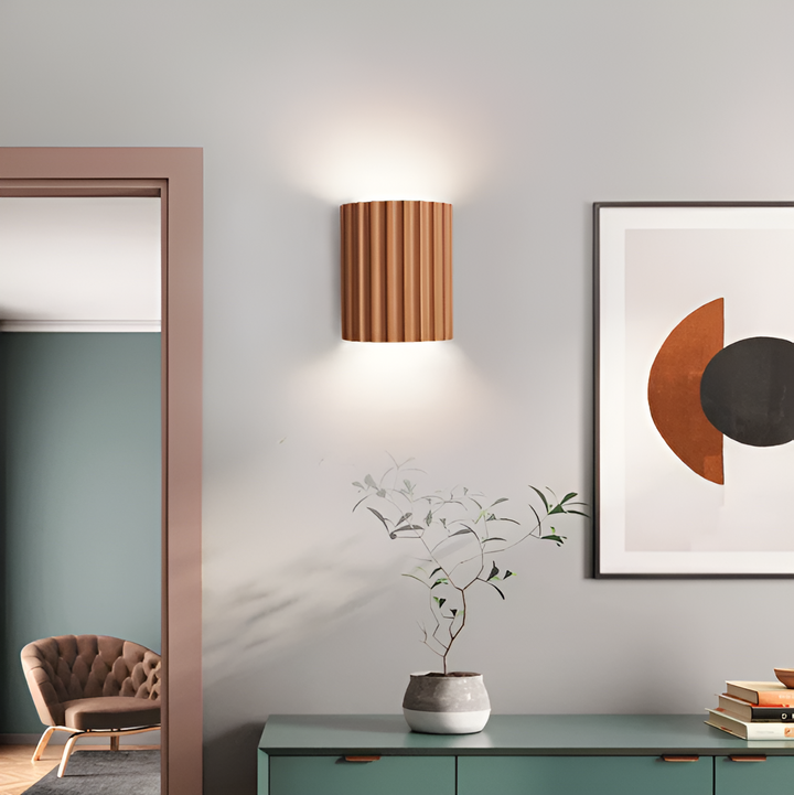 Lisslune | Striped LED wall light made of resin for a modern Nordic atmosphere