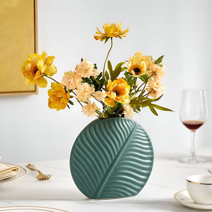 Lisslune | Handmade Scandinavian Ceramic Vase for Flowers and Home Decor