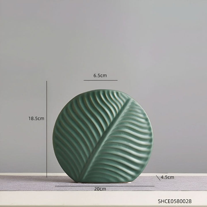 Lisslune | Handmade Scandinavian Ceramic Vase for Flowers and Home Decor
