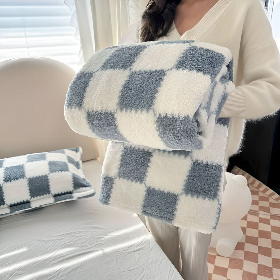Lisslune | SNUGSPOT – Colorful Checkered Fleece Blanket