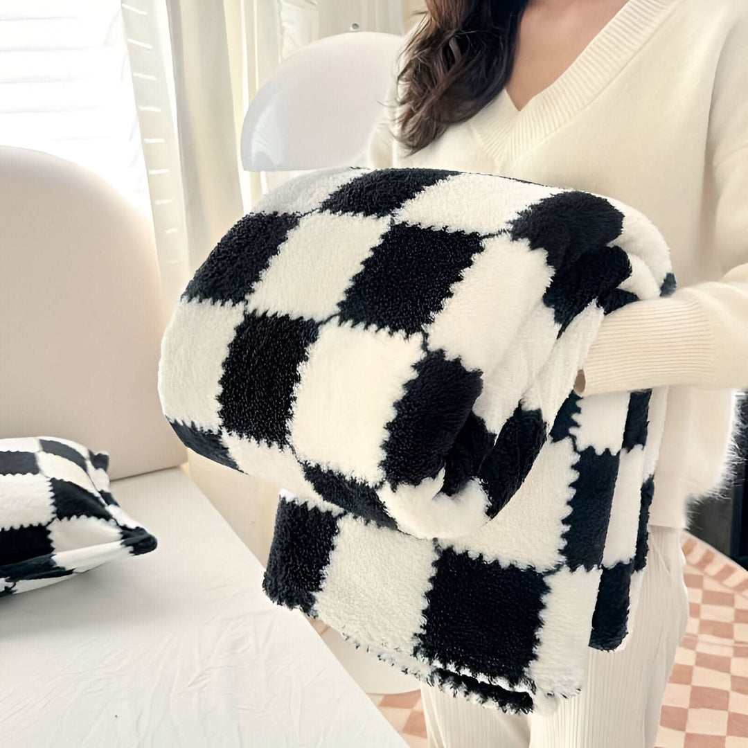 Lisslune | SNUGSPOT – Colorful Checkered Fleece Blanket
