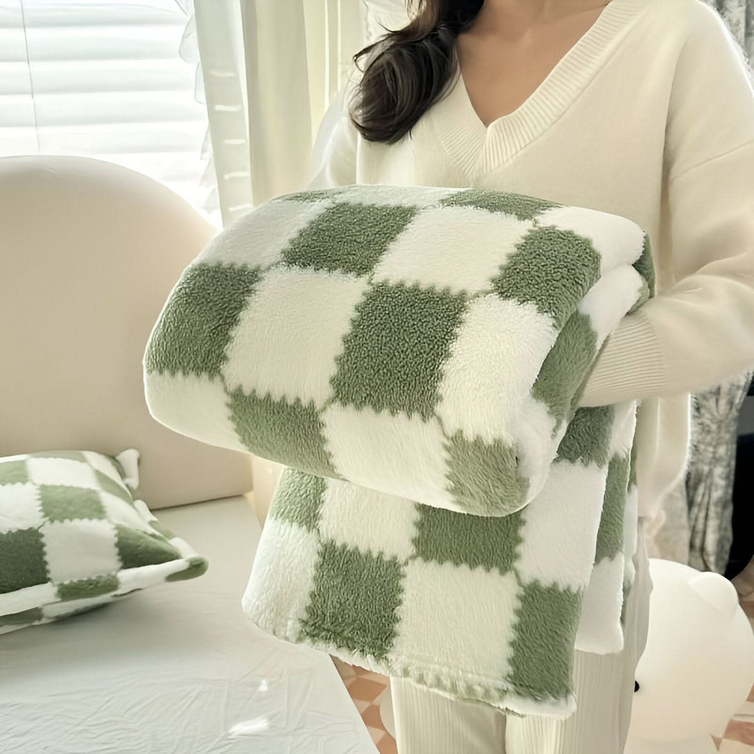 Lisslune | SNUGSPOT – Colorful Checkered Fleece Blanket