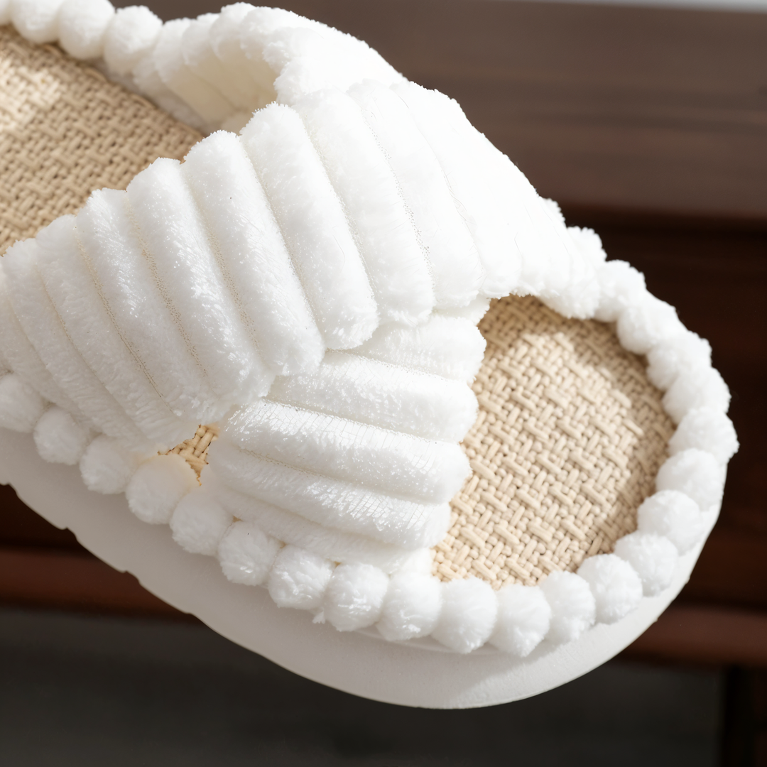 Lisslune | Sofie - Lined slippers made of plush with cross band