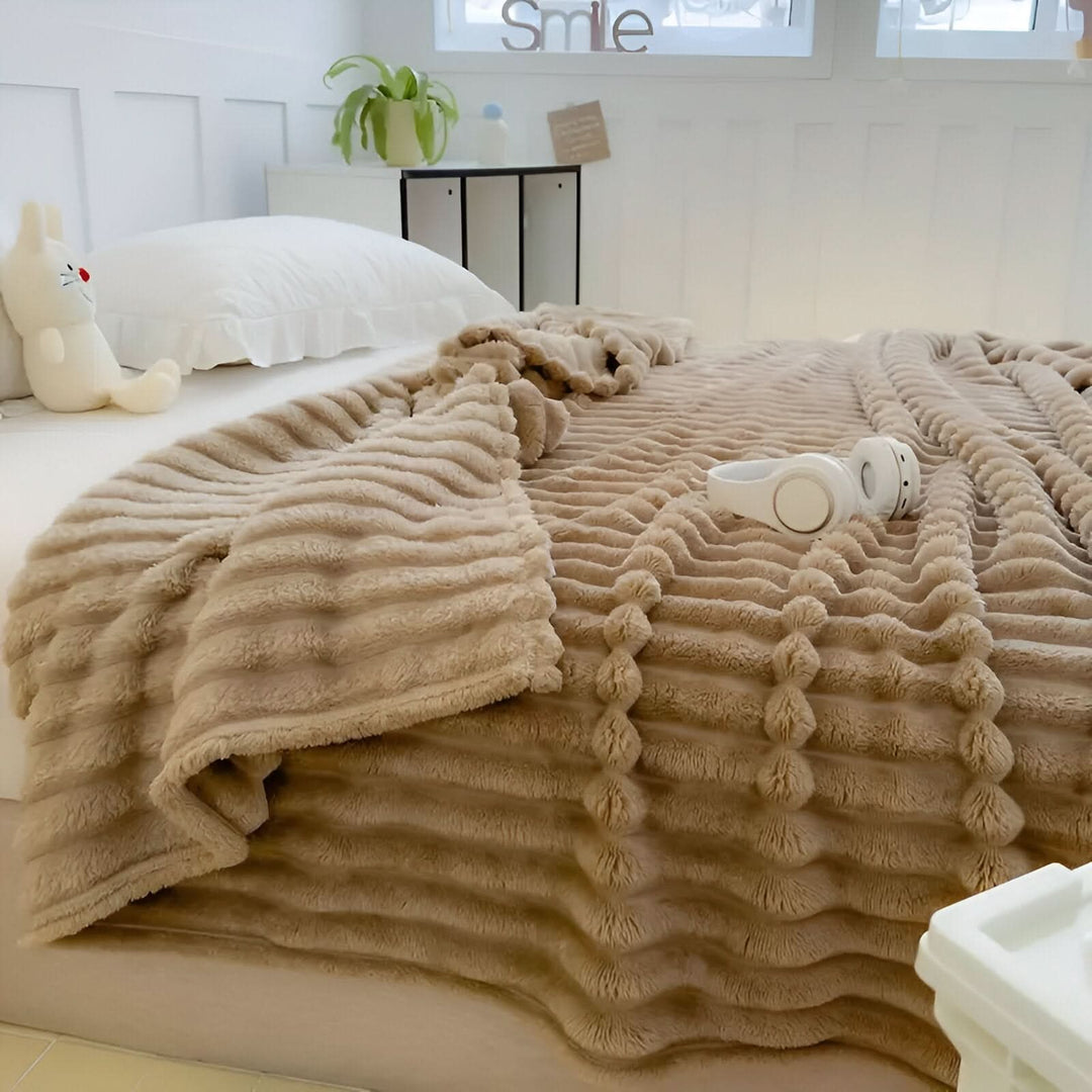Lisslune | STRIPEPLUSH – Soft Striped Fleece Blanket