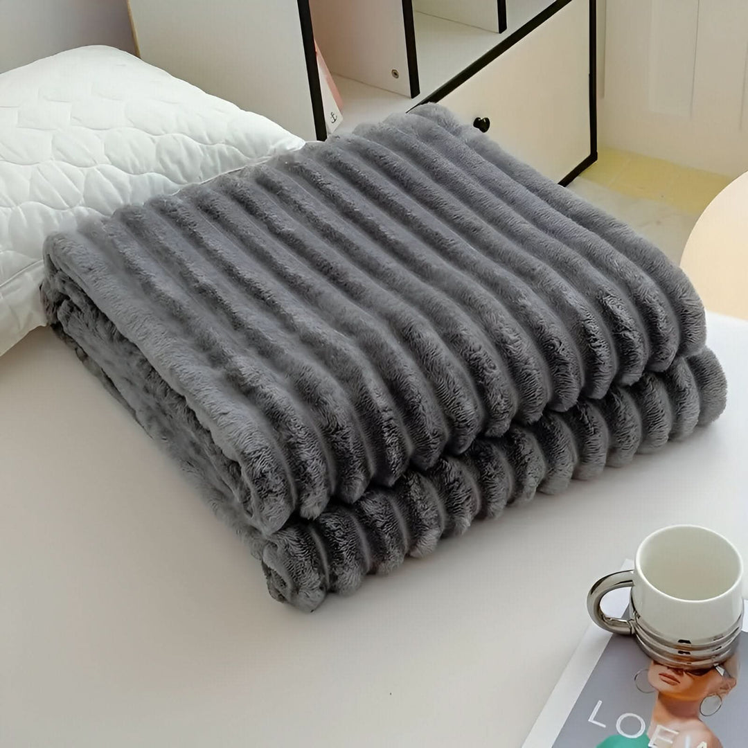 Lisslune | STRIPEPLUSH – Soft Striped Fleece Blanket
